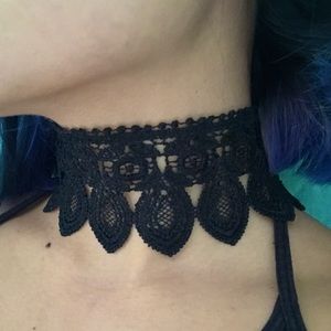 Lace choker